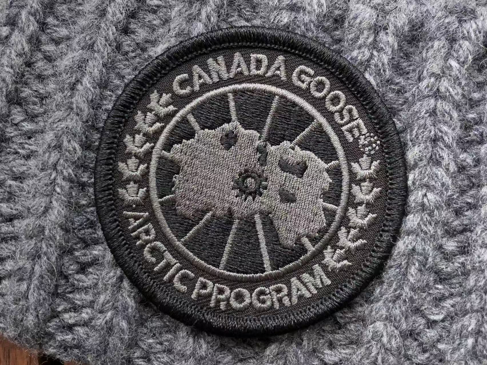 Canada Goose Arctic Disc Toque ribbed beanie