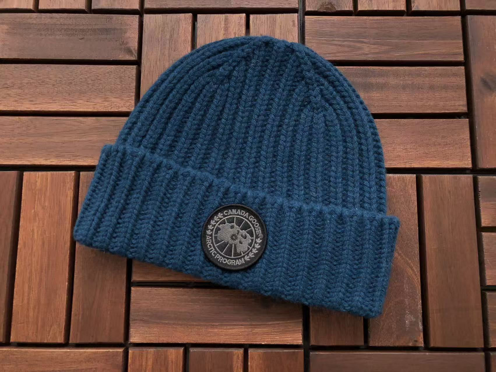 Canada Goose Arctic Disc Toque ribbed beanie