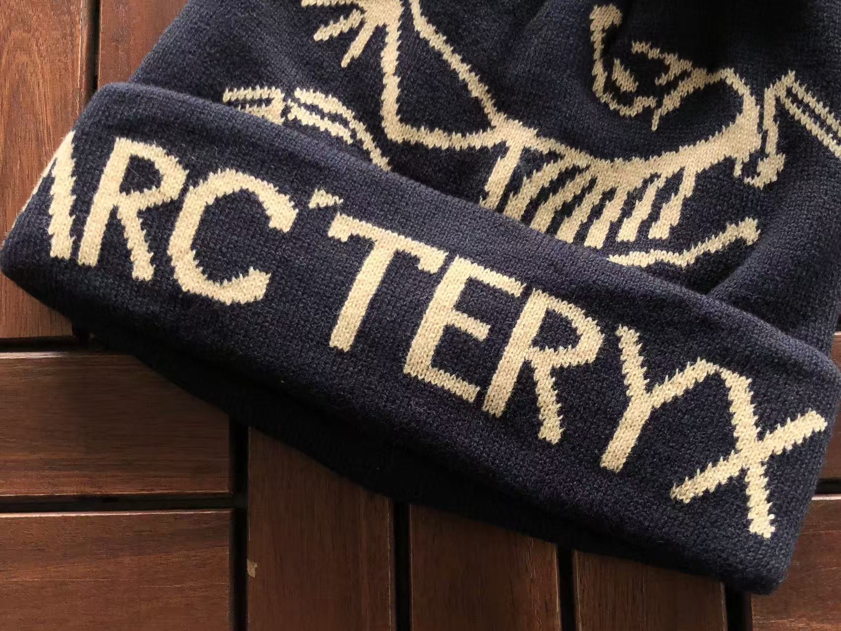 Arc'teryx Bird Word Toque - 24K Black